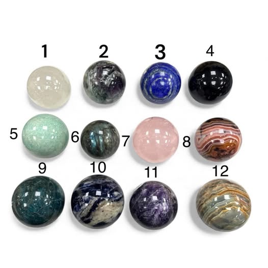 აირჩიე ქვა, რომელმაც პირველმა „დაგიძახა“ და წაიკითხე, რას გეუბნება ის… დევს 12 ქვა აირჩიე ერთი და დაწერე