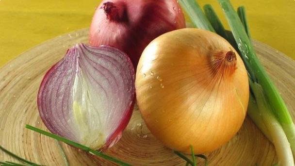 იცოდით, რომ ხახვს ძალიან დიდი ზიანი მოაქვს? – ეს ყველამ უნდა იცოდეს!